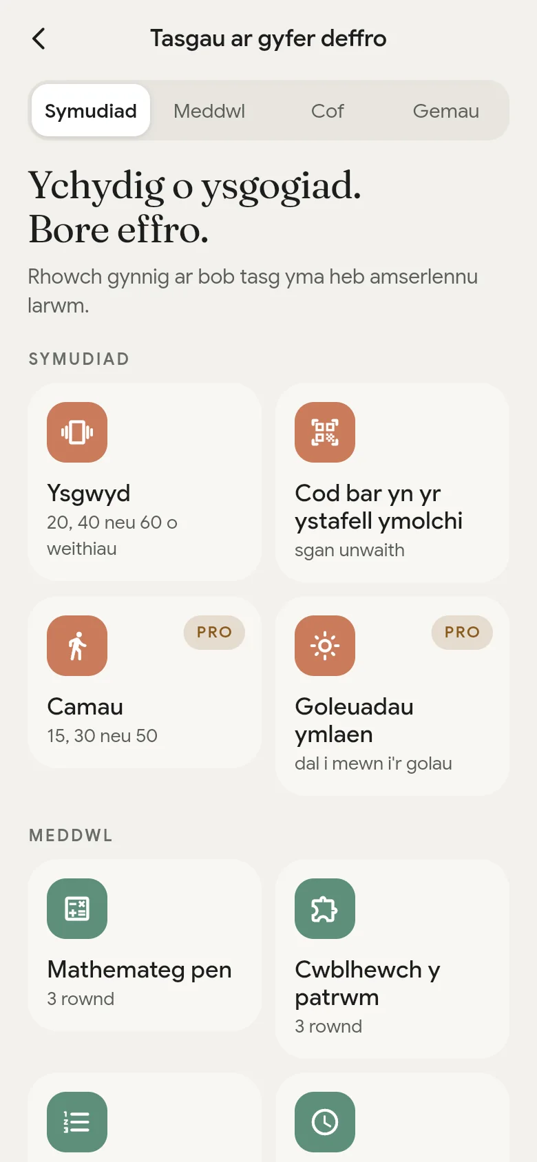 Llyfrgell y tasgau deffro yn yr ap.
